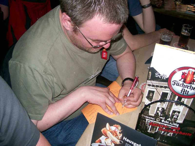 Grob_e signing Schlauchens list of signatures of the participants